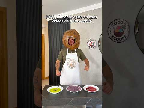 Mi madre en la heladería de Cocardo 😂🍦