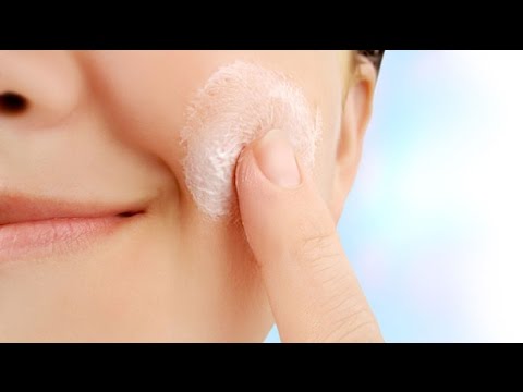 How salicylic acid works in your skincare | The science of your skincare