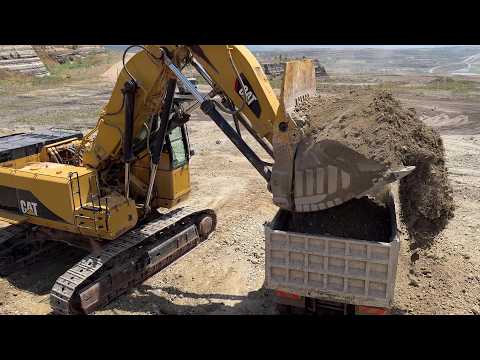 Giant Cat 5090B Front Shovel Excavator Loading Gravel On Trucks - Sotiriadis/Labrianidis Mining 4k