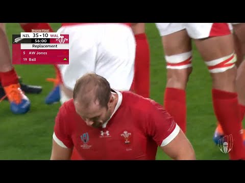 Alun Wyn Jones gets brilliant ovation