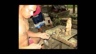 preview picture of video 'Baracoa Rustica: A Day with Cuban Carver Diolkis Tomasén Barroso'