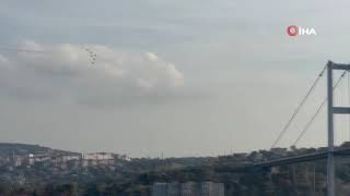 İstanbul Boğazı semalarında uçak gösterileri nefes kesti