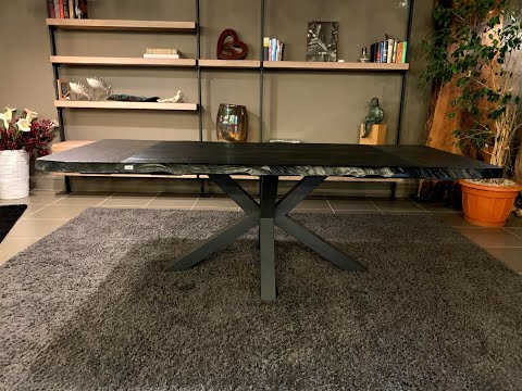 XLAB Tavolo allungabile All Black in legno massello con gamba a stella in ferro nero