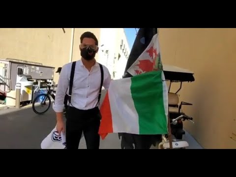 Tom Ellis mostra il tricolore e parla di mafia: la gaffe dell'attore