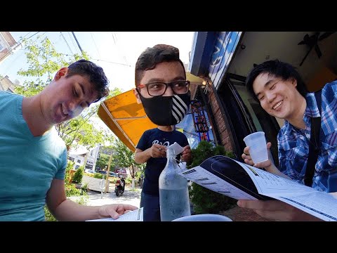 Polyglot Speaks 8 Languages in NYC in 1 Hour