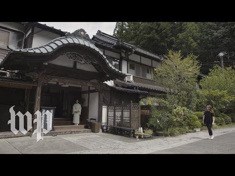 How to stay overnight in a temple in Japan