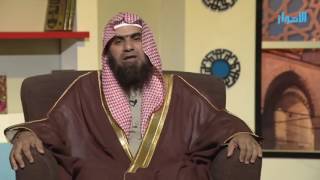 صورة هل يجوز له أن يؤذن ويصلي في الباص إذا خاف خروج وقت الصلاة ؟ | الشيخ خالد الفليج