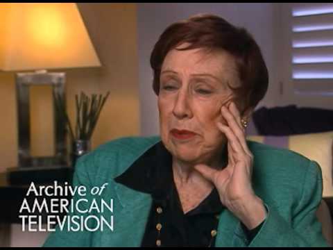Jean Stapleton discusses her early days in live television - EMMYTVLEGENDS.ORG
