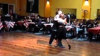Paulina Cazabon y Jose Luis Gonzalez en la milonga del Puchu