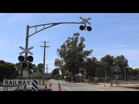 (Before Gate Upgrade!) Wren Street Level Crossing, Toolamba, Victoria! (Cantilever!)