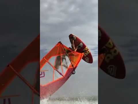 Windsurfing 'GOITER - BACK OF WAVE'
