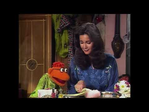The Muppet Show - 419: Lynda Carter - Cold Open (1980)