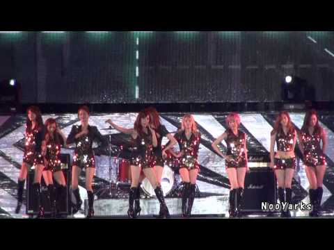[Fancam] 121125 Girls' Generation (소녀시대) - Mr.Taxi #SMTBKK