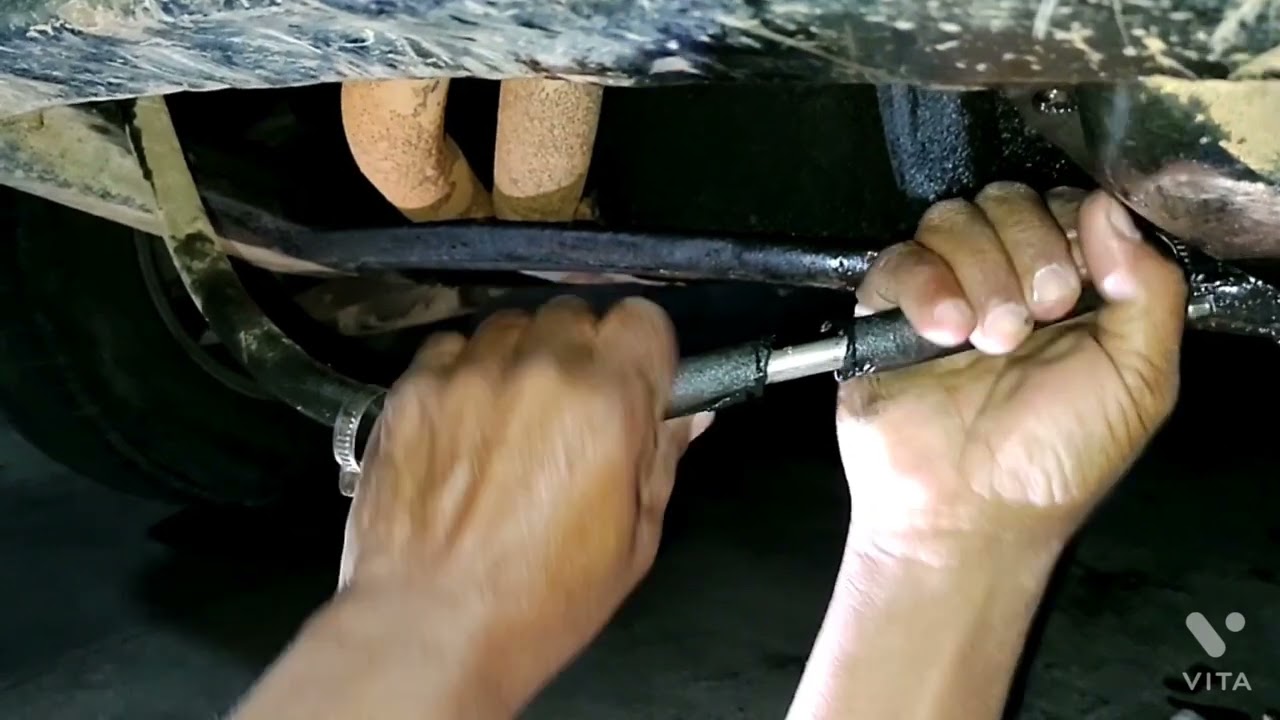 Watch Now Como consertar, de urgência, mangueira do volante hidráulica furada do Monza e outros veículos Como consertar, de urgência, mangueira do volante hidráulica furada do Monza e outros veículos