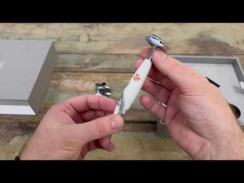 Unboxing the hand painted MÜHLE EDITION Meissen Porcelain DE-razor - Personalized with initials!