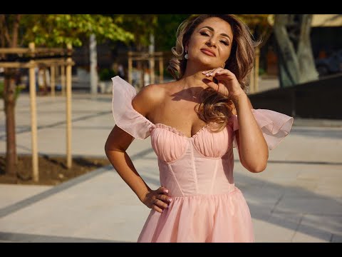 Cristina Ceaus - Viata Asta-i Scurta Tare [Karaoke Video]