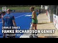 Stralende Famke Richardson geniet van het Oranje-ritme