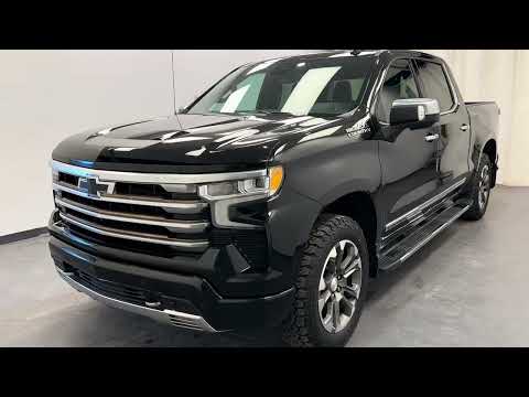 2022 Chevrolet Silverado 1500 Crew Cab Short Box 4-Wheel Drive High Country in Black for sale at Davis GMC Buick Lethbridge in Lethbridge, AB