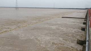 preview picture of video 'Rajahmundry Godavari Floods in Rainy season, Dowlaiswaram, Andhra Pradesh'