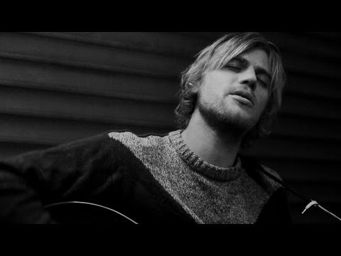 Johnny Flynn - Country Mile (acoustic)