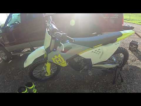 WOW !!!  2023 husqvarna tc125   (2 stroke,EFI,electric start)