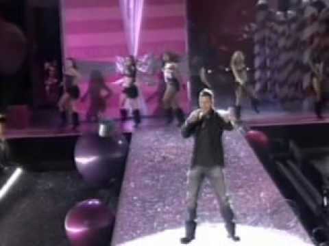 "Drop it on me" RICKY MARTIN & DADDY YANKEE