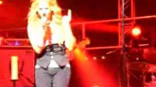 Lucie Silvas Sinking in live Tilburg