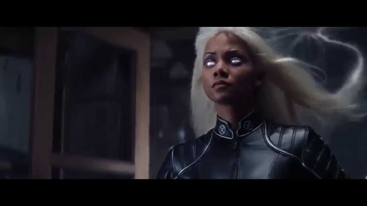 X-Men (2000) - Storm Electrocutes Toad
