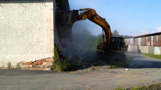 preview picture of video 'Demolice a likvidace zemědělských stavení - Ondrejov (1)'