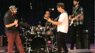 Moshav Band sings Abba Shimon @ Kutshers Nachamu 2010