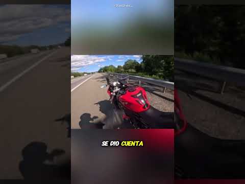 Persecución ÉPICA en Moto a 200 mph 🏍️💨 ¡Los Adelantó a Todos! 🚓😱 #shorts