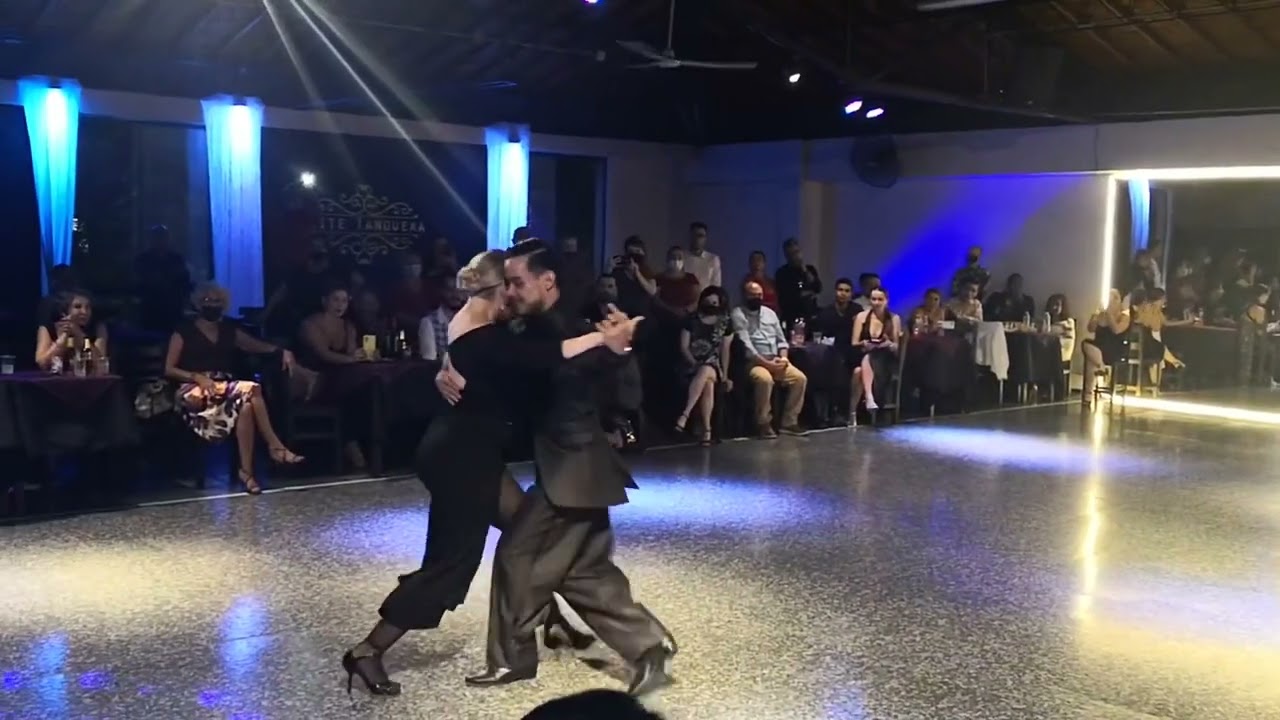 Video thumbnail for Juan Vargas y Noelia Hurtado - Tierrita Juan D’arienzo