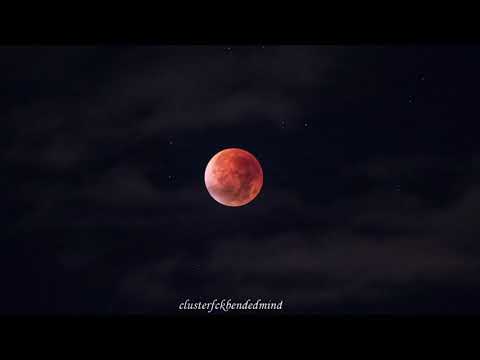 9 Dream Interpretations about Red Moon/Blood Moon
