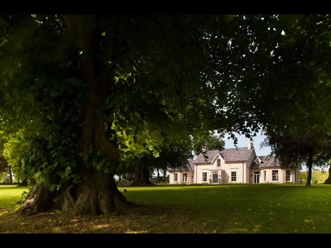 Country Home with Glazed Link