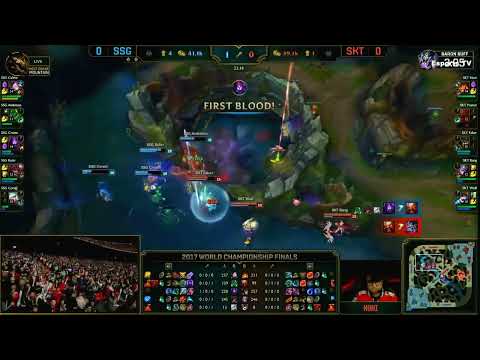 Bulldog watches LoL World Championship