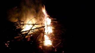 preview picture of video 'P4110059 (Easter bonfire in a Ostrobothnian way)'