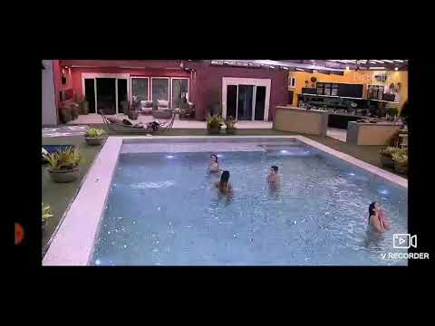 A produção colocou música e as meninas foram para piscina. Será que vai ter jogo da discórdia hj?