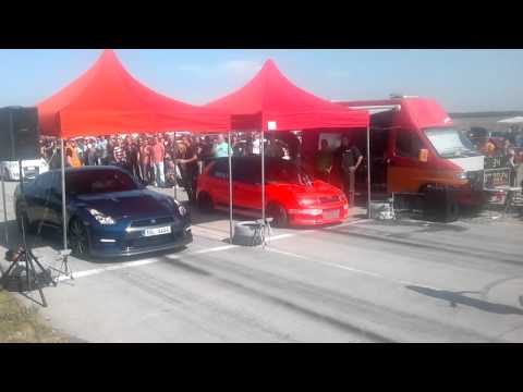 Tuning Motor Party Vyškov 2011 - Nissan GT-R vs. Fabia Sisinka