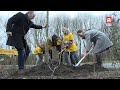 Minister plant eerste boom in Prinses IreneBos