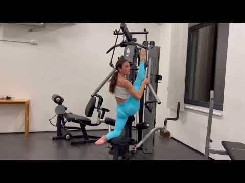 Flexible warm-up in the training room - Front split and Contortion #yoga #stretching