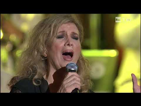 Iva Zanicchi "Munasterio ' Santa Chiara" a Napoli prima e dopo   11 luglio 2015