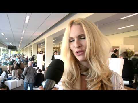 WINRACE TV - Sonya Kraus -- Siegerin beim Promi-Ponny-Rennen