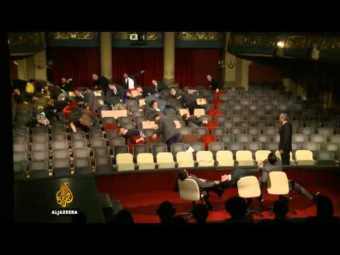 Politička neodgovornost prikazana u predstavi Skupština