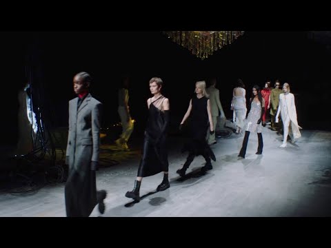 Sportmax Fall/Winter 2021 Runway Show | Milan Fashion Week | VRAI Magazine