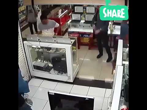 Maling HP tertangkap cctv. Sebarkan biar segera ditngkap