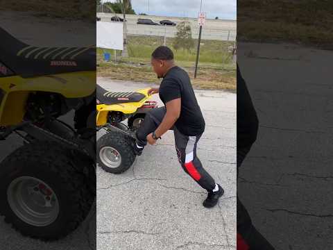 Giving Customer Lessons On How To Do TheVeeTouch Tire Kick Start On His 2002 Trx400ex Atv