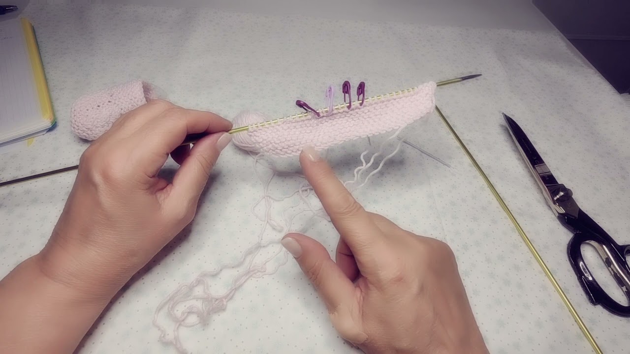 patucos Antonio Juan 42 cm tutorial a dos agujas facilísimo!!!