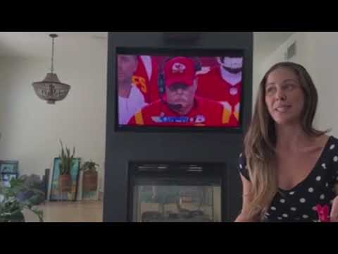 Stepmom craves for stepson’s attention - He’s too concentrated on the game