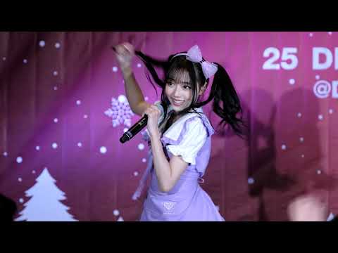 Darling♪ Darling♪ ダーリン♪ダーリン♪ (Baitoey) Siamdol Christmas Party 2021 @ Donki Mall Thonglor 25/12/2021