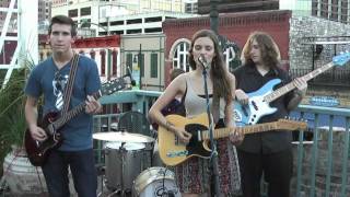 JANE ELLEN BRYANT - WHO DO YOU THINK YOU ARE? (BalconyTV)